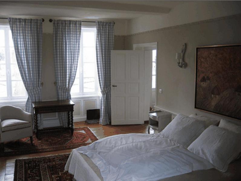 Chambres D'Hotes Le Petit Sully Sully  Bilik gambar