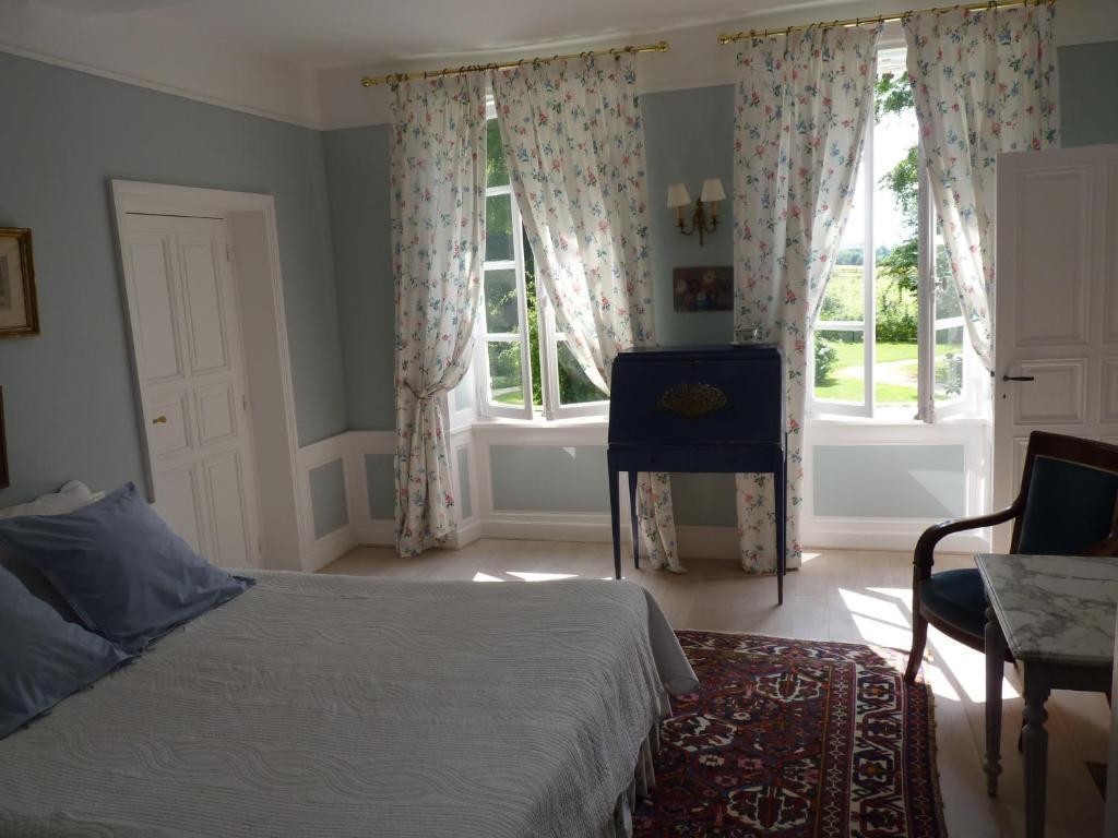 Chambres D'Hotes Le Petit Sully Sully  Bilik gambar